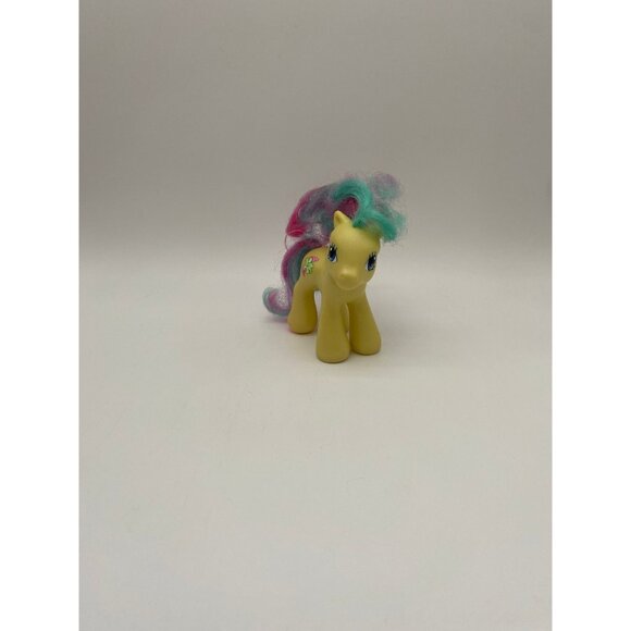 2006 My Little Pony Tea Lily Figurine Toy - Picture 2 of 7